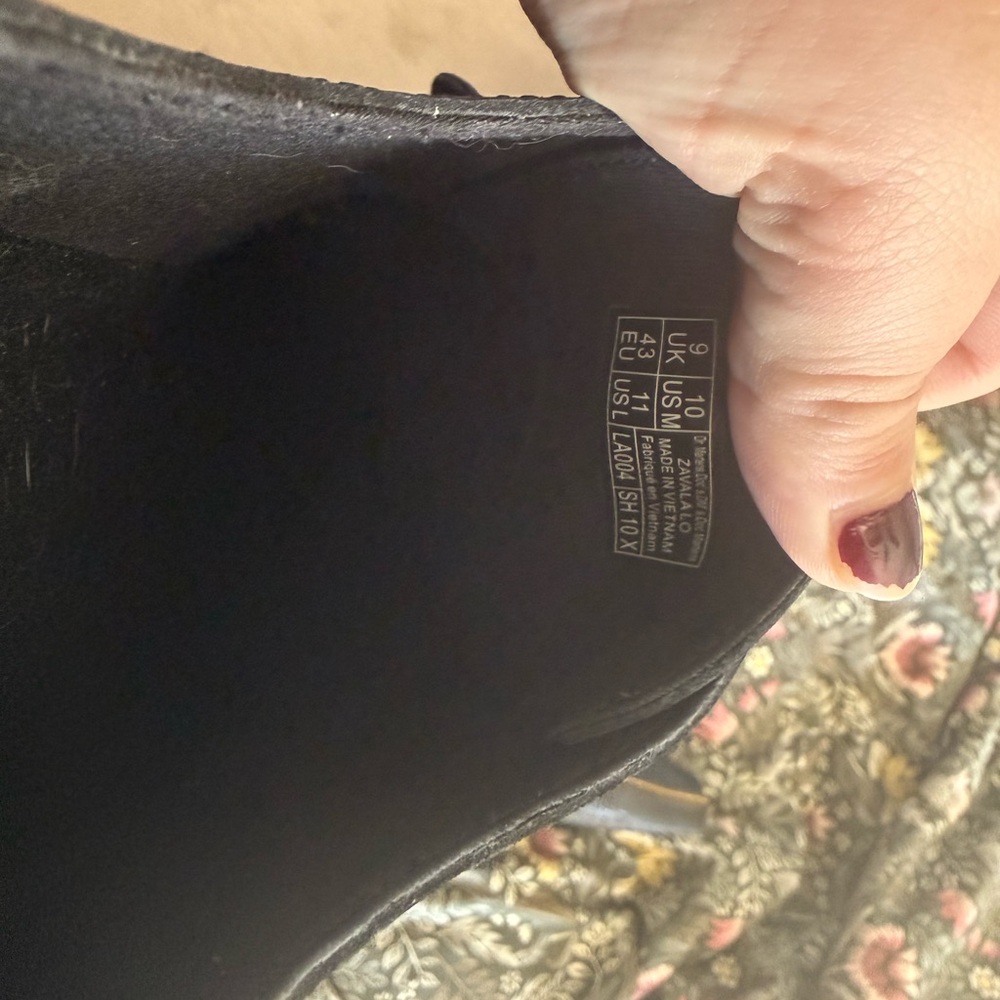 Dr. Martens Black Leather Derby Shoes with Gold Eyelets NWOT - Picture 3 of 3